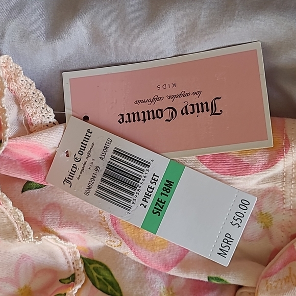 Juicy Couture, 2 Piece Set of top and shorts, Pink, 18 months - Picture 5 of 7